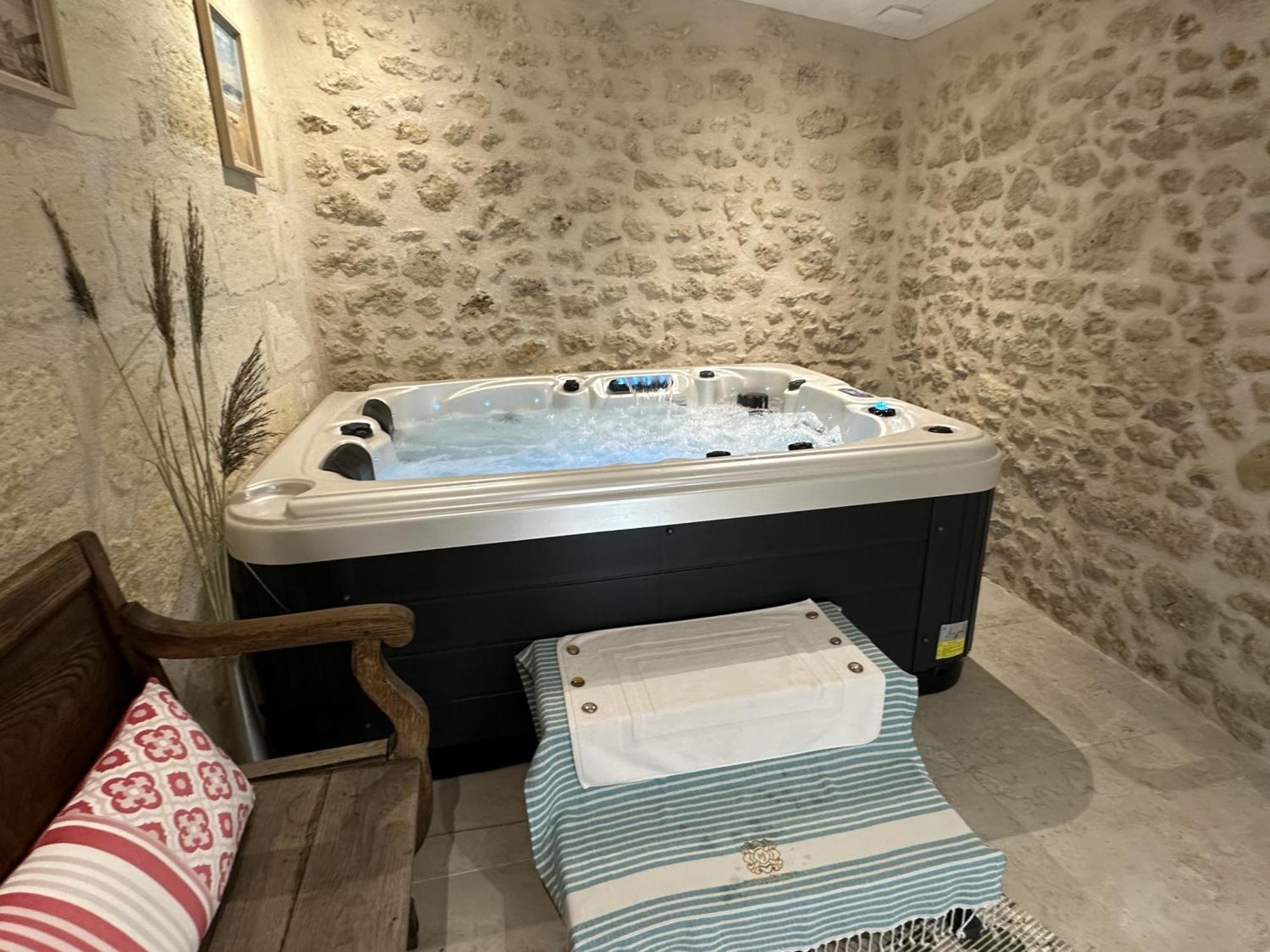 Maison Jeroboam Saint Estephe Bagian luar foto